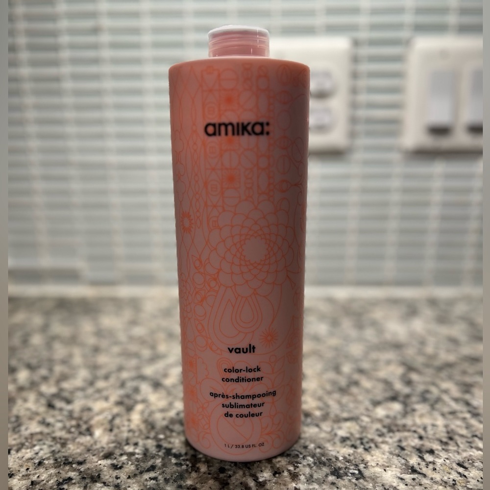 Amika Vault color lock conditioner